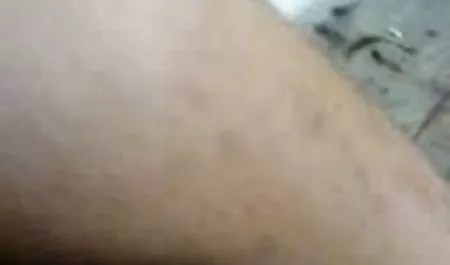 सोफे पर आराम हिंदी में सेक्सी फिल्म वीडियो में कर एक युवा जोड़े