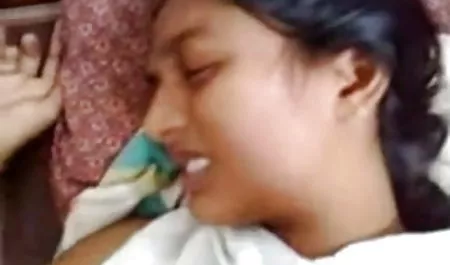 छोटी बहन गधा मूवी सेक्सी वीडियो में लगाया