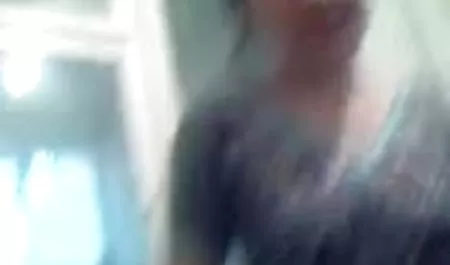 दो बक्से में, वह एक अस्थिर सेक्सी फिल्म एचडी में रूसी लड़का बेकार है.