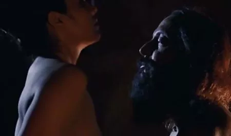 वेट्रेस एक कैफे में एक भीड़ मेहमान पिक्चर हिंदी में सेक्सी चिल्लाया