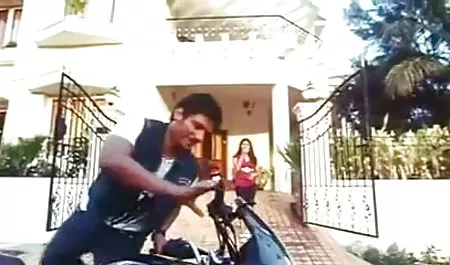 छोटे स्तन सेक्सी फिल्म हिंदी में दिखाओ के साथ दो लड़कों को एक श्यामला कटौती