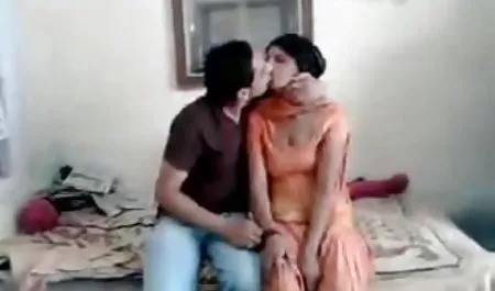 कमबख्त पिछवाड़े हिंदी में हिंदी में सेक्सी फिल्म में युवा वेश्या