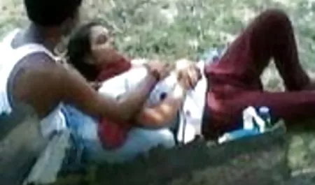 उसके दोस्तों कमबख्त रहे हैं जब साशा ग्रे उसे प्यार हिंदी में सेक्सी फिल्म दिखाइए करता है