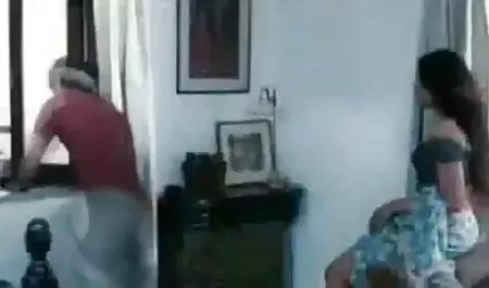 दो चोरों अपार्टमेंट के लिए चला गया और वहाँ इंग्लिश पिक्चर वीडियो में सेक्स काम
