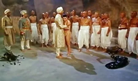सुनहरे बालों वाली श्यामला बुत हिंदी फिल्म वीडियो में सेक्सी पैर बुत मोज़ा
