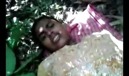 वह अपने कमरे में ले लिया और एक बड़ा चिकन गधे के साथ गड़बड़ हिंदी में सेक्सी बीएफ फिल्म कर दिया ।