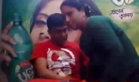 एमआईएलए हिंदी में सेक्सी बीएफ फिल्म डॉक्टर मोज़ा में एमआईएलए करता है