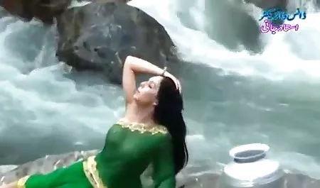 युवा जोड़े बाथरूम में खेलने का हिंदी में हिंदी में सेक्सी फिल्म फैसला किया