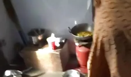 सुनहरे बालों वाली कट्टर मालिश छोटा सा स्तन किशोर सेक्सी हिंदी फिल्म वीडियो में
