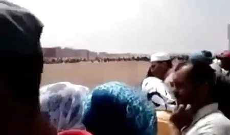 एक छोटी सी बात मेरा एक दोस्त पर एक सेक्सी फिल्म दे दे वीडियो में सवारी है