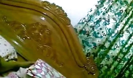 कमबख्त आदमी के इंग्लिश में सेक्स पिक्चर साथ क्रसटेशियन के साथ टैटू लड़की