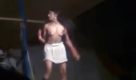 दो गोरे लोग एक गंजे सेक्सी फिल्म हिंदी में फुल आदमी की सेवा