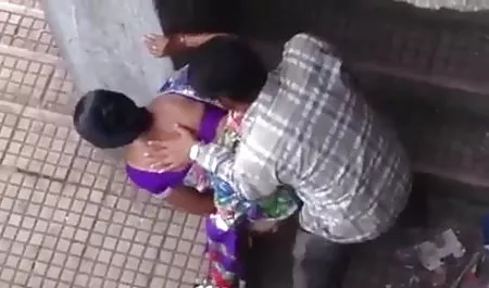 दो बच्चों सेक्सी फिल्म दे दे वीडियो में को स्पिन जो एक शांत लड़की