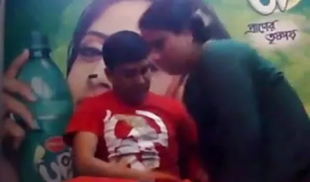 छोटे रूसी भोजपुरी सेक्सी फिल्म वीडियो में लड़कियों के साथ प्रकृति में सेक्स के बहुत सारे
