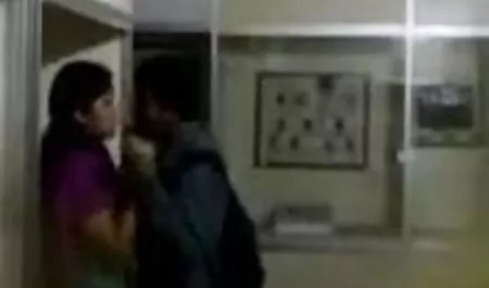 एक अनुभवी समलैंगिक आदमी दुर्घटनाग्रस्त हो सेक्सी फिल्म वीडियो में हिंदी गया और उन्हें दौड़ा