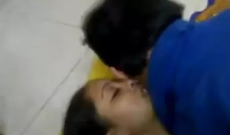 सभी सेक्सी फिल्म दिखाइए वीडियो में कमबख्त छेद में लालची कुतिया