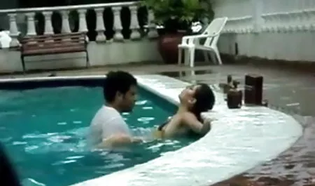 मेरी माँ घर पर नहीं है, जबकि लड़की एक सेक्सी फिल्म सेक्सी फिल्म हिंदी में मुर्गा पर कूद गया