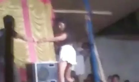 एक सेक्सी फिल्म वीडियो में भोजपुरी में नर्स बाहर चला गया और वह दूर था, जबकि उसके साथ सेक्स किया था