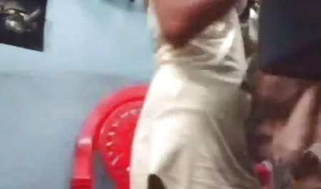 एक दाढ़ी के बिना आदमी लड़की पर मद्रासी में सेक्सी पिक्चर धोखा देती है