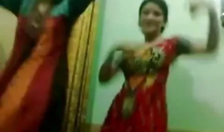 एक मोटा मुर्गा फाड़ा गया था सेक्स की मूवी हिंदी में और कुतिया उसके मुंह में निगल लिया
