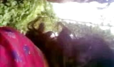 गोरा चुंबन धीरे धीरे और भोजपुरी में सेक्सी फिल्म डिक बेकार