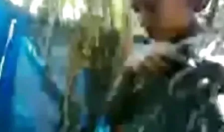 एक टैक्सी भुगतान के लिए एक जला श्यामला सेक्सी फिल्म हिंदी में दिखाओ का पता लगाएं