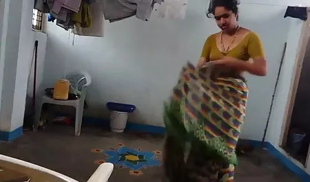 व्हाइट शॉवर में एक स्वादिष्ट काली औरत हिंदी में सेक्सी मूवी वीडियो में
