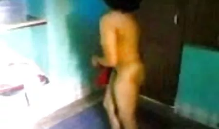 सौंदर्य कार में सेक्स फिल्म बताओ वीडियो में masturbates