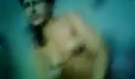 अभिनेत्री जीवनानंद के एक दोस्त के सामने बड़े स्तन के साथ सेक्सी फिल्म भेजो हिंदी में सेक्सी एमआईएलए ।