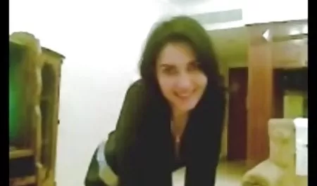 वह हिंदी में सेक्सी फिल्म दिखाएं किसी न किसी बिल्ली के बाल काटे के बाद उसके मुंह में दो लंड ले लिया