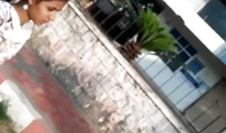 भूख लड़की अपने हॉलीवुड सेक्सी पिक्चर हिंदी में बिस्तर में एक आदमी में कटौती करने के लिए फाड़ा है