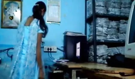 आकर्षक बदमाश एक आदमी के समक्ष आत्मसमर्पण किया फिल्मों में सेक्स