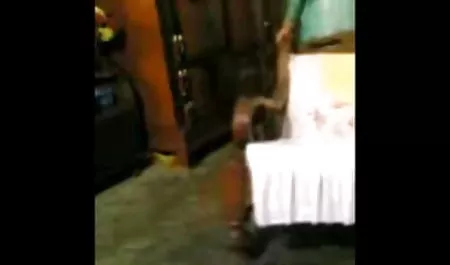 सुनहरे बालों वाली पुलिस एक कठिन गोरा है भोजपुरी सेक्सी फिल्म वीडियो में
