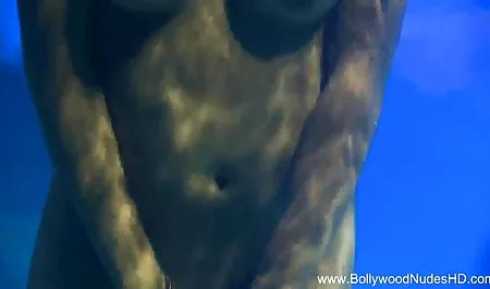 दो लड़कियों के एक्स सेक्सी फिल्म वीडियो में पैसे बनाने के लिए आदमी लानत