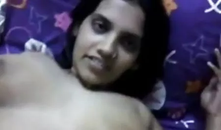 कुंवारी के बाद कमबख्त फिल्म वीडियो में सेक्सी नृत्य