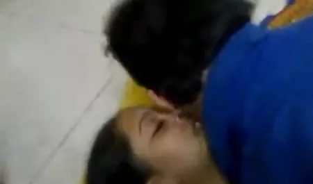 एक परिपक्व आदमी के साथ सेक्सी फिल्म हिंदी में बीएफ सुनहरे बालों काटना