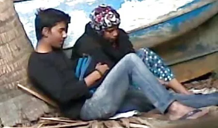 इस आदमी को तीन आवारा सेक्सी फिल्म वीडियो में बीपी लड़की ' सुंदर टोपी में रोता