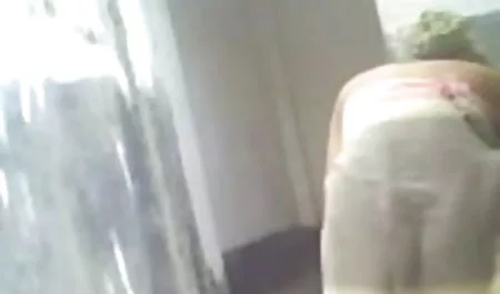 एक जवान काली औरत सड़क पर उतर आया और उसे बिल्ली में हिंदी सेक्सी फिल्म हिंदी में सेक्सी गड़बड़